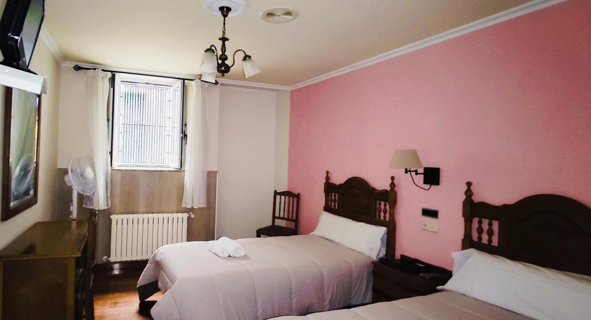 Pico Sacro I Hostal-Pension Сантьяго-де-Компостела Номер фото
