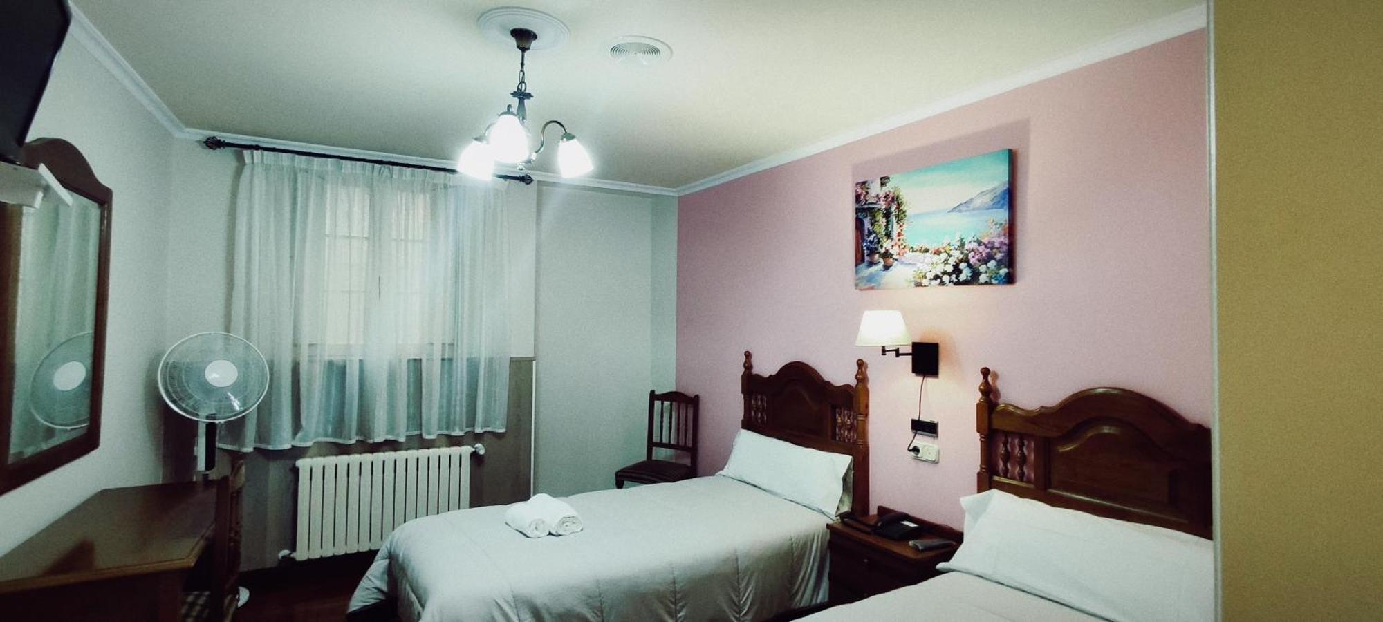 Pico Sacro I Hostal-Pension Сантьяго-де-Компостела Номер фото